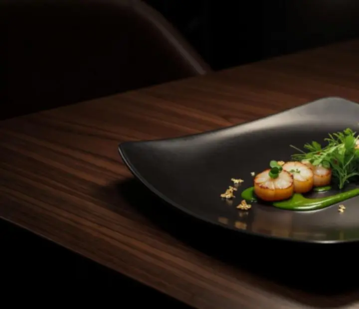 Plat gastronomique dressé pour une soirée poker au restaurant